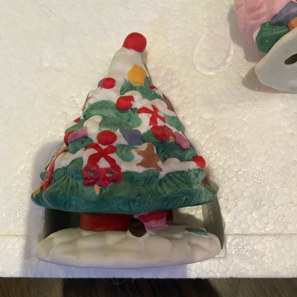 8 piece Christmas village that lights up porcelain new with tags - Picture 6 of 10